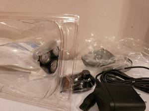 lot 254 image: New in Box Mens Norelco Shaver