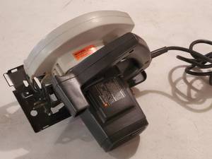 lot 202 image: Black & Decker Circular Saw