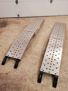 lot 51 image: Set of Folding Aluminum Trailer Ramps