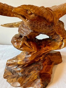 lot 113 image: Wonderful Carved Wooden Eagle