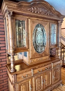 lot 198 image: Gorgeous Oak China Cabinet