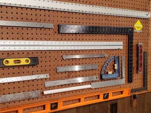 lot 298 image: Contractors Measuring Tools Lot