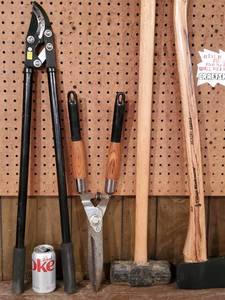 lot 78 image: Assorted Yard Tools Lot