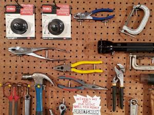 lot 64 image: Assorted Garage Tools Lot