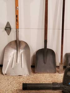 lot 270 image: Assorted Outdoor Tools Lot