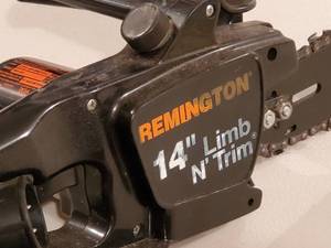 lot 264 image: Remington Electric Chain Saw