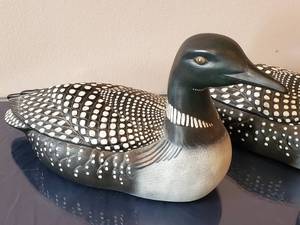 lot 285 image: (2) Ceramic Loons