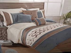 Hallmart Collectibles 7 Piece King Set