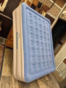 SoundAsleep Dream Series Air Mattress with ComfortCoil Technology & Internal High Capacity Pump - Queen Size