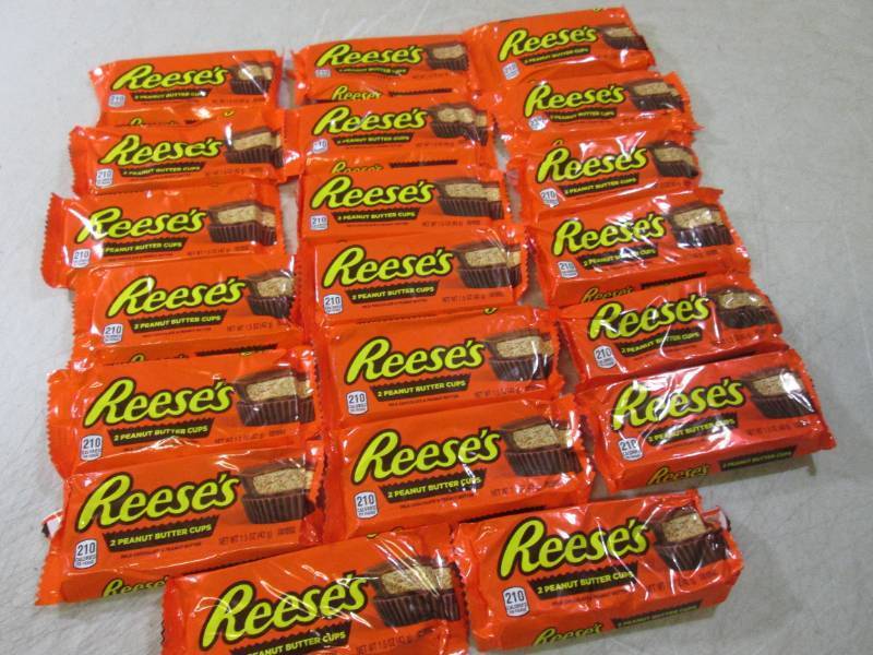 (B-3) 20 Reeses Peanut Butter Cups ...