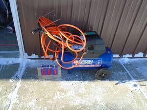 Campbell Hausfield 8 gallon 110 volt air compressor. Works but only goes to 50 - 80 lbs. As shown.