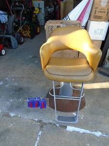 Hydraulic salon chair. Tested & works. Has small cut in seat. As shown.