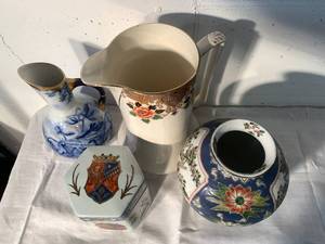 lot 36 image: Unique PITCHER Collection (D1)