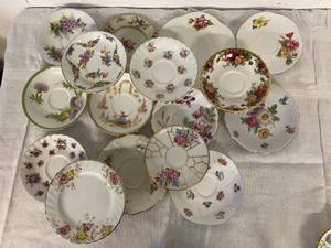 lot 142 image: Collected Orphan Saucers (F1)