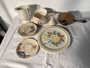 lot 141 image: RED WING Pottery Treasures (H2)