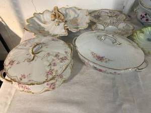 lot 145 image: Exceptional Set of Vintage Tableware (F1)