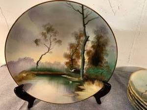lot 147 image: Hand-Painted Wildlife Set (F1)