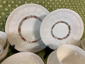 lot 152 image: Lot of Mix and Match China from Wedgwood  (E2)