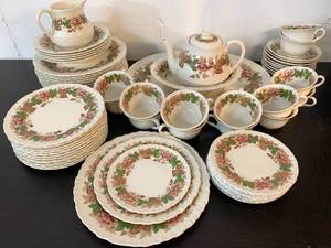 lot 159 image: Wedgwood Wild Briar Dinnerware Set
