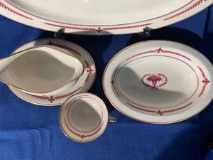 lot 181 image: Lamberton Ivory, Maroon and Gold Accessories (B1)