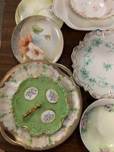 lot 190 image: Unique Shapes and Delightful Decoration (B3)