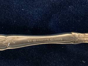 lot 222 image: Grape Embellished Flatware (A1)