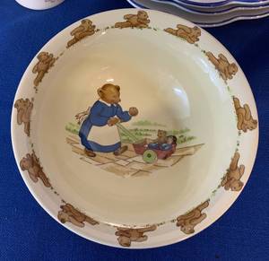 lot 195 image: Vintage Kids Stuff (C3)
