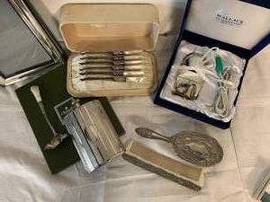 lot 205 image: Silverplated Gifts (C4)