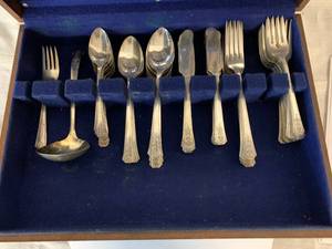 lot 210 image: Silverplated Flatware from Oneida (A2)