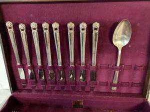 lot 213 image: Silverplated Flatware from Rogers Bros. (A3)