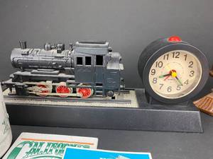 lot 64 image: Assorted Vintage Railroad Lot (G3)
