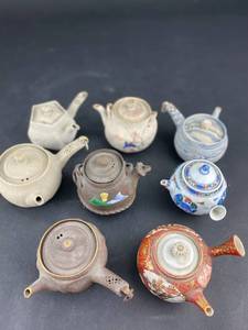 lot 69 image: Very Small Vintage Teapots (G3)