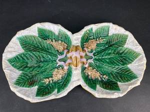 lot 74 image: Antique 19th Century Horse Chestnut Leaf Divided Dish (G4)