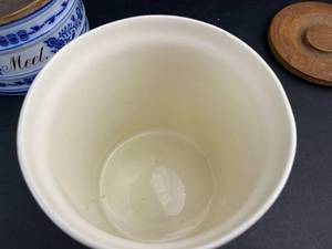 lot 88 image: Vintage Containers with Lids (K2)