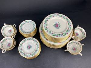 lot 99 image: Lenox Monterey Floral Dinnerware Set (K3)