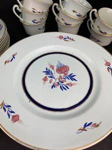 lot 101 image: Crown Devon Hand Painted Lowestoft Style Dinnerware (K3)
