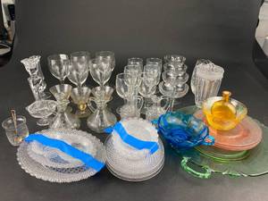lot 118 image: Assorted Group of Clear and Colorful Glassware  (H2)
