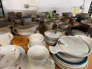 lot 251 image: Clearance Shelf of Dishes  (I2)