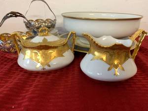 lot 33 image: Rich gold accents from England, Bavaria, and more. (D2)