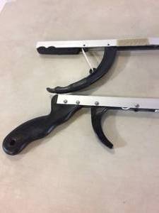 lot 51 image: Lot of 2 Extending Arm Hand Grip Reacher