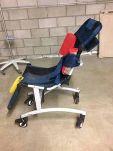 lot 57 image: Lechey Mobile Bath Chair For Child - Good Sturdy Condition