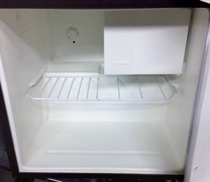 lot 61 image: Absocold Tabletop Woodgrain Office Dorm Room Garage Mini-Fridge Refrigerator - Great Working Condition - Inside Clean