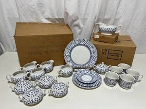 Wood & Sons White with Blue Flower Pattern (82 pcs)
