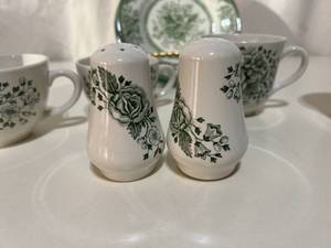 Wood & Sons Kew Green Rose Lot