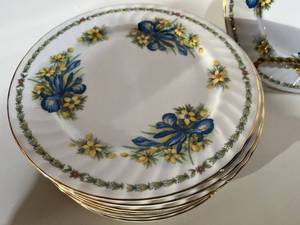 Royal Garden - Blue  Yellow Flower Design