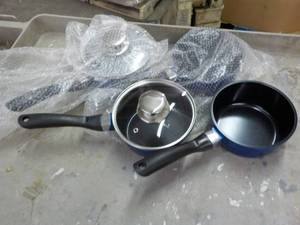 4 - 1 12 qt Saucepans with 2 Glass...