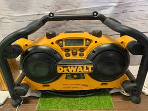Dewalt DC011 Worksite Radio  Charger