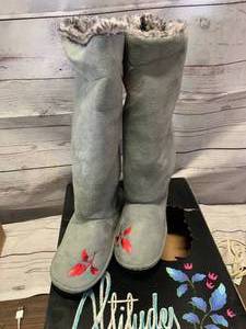 New Altitudes Fuzzy Boots Size 10 - 10 12