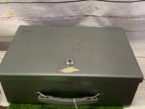 Vintage Fireproof Lockbox with 2 Keys