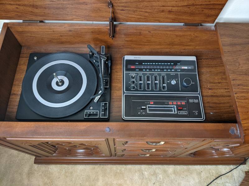 Vintage Zenith 8 Track Stereo Console Cabinet Radio Works Great Couldnt Get the Turntable to Spin 45 X 17.5 X 26